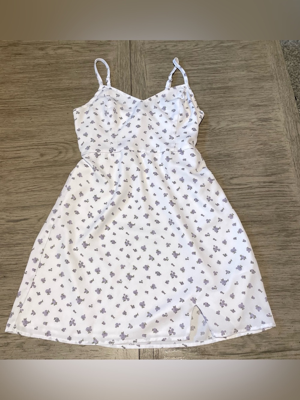 Hollister dress, medium, white with lavendar flowers. Lined.
